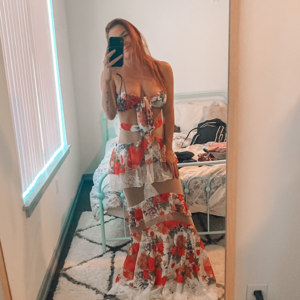Floral two piece set - Picture 2 of 5